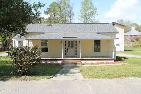 136 Phillips St, Cameron, NC 28326