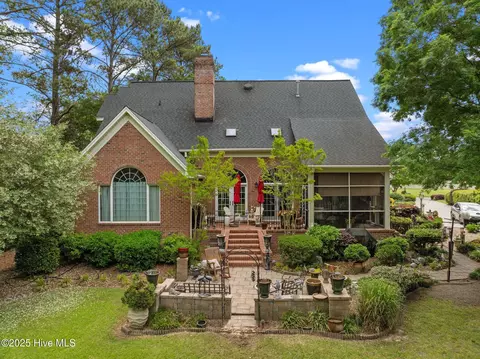 3008 Westview Dr, Greenville, NC 27834