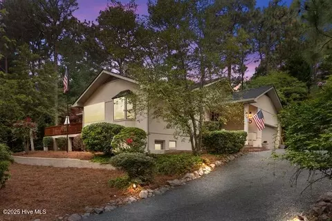 5 Live Oak Ln, Pinehurst, NC 28374