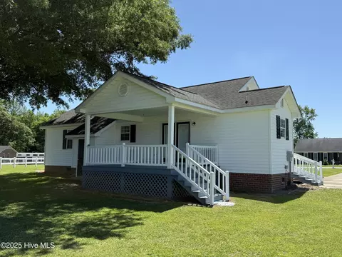 Exterior - 122 Tarheel Dr, Mount Olive, NC 28365 photo 3 of 4
