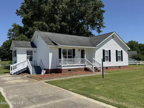 122 Tarheel Dr, Mount Olive, NC 28365