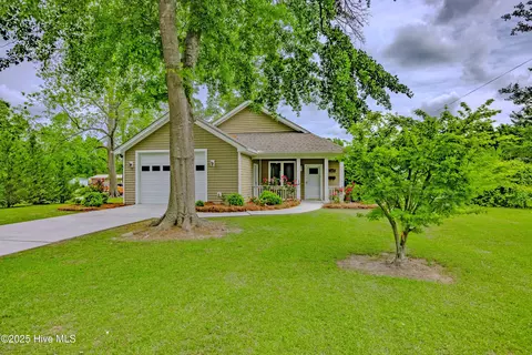 308 N Orange St, Wallace, NC 28466
