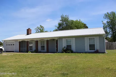 102 Shipman Rd, Havelock, NC 28532