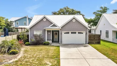 102 SW 8th St, Oak Island, NC 28465
