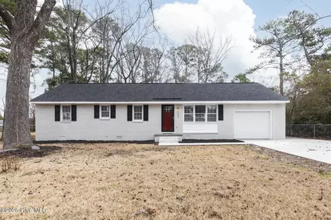 1302 Forest Dr, Trent Woods, NC 28562