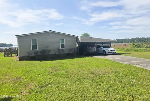 245 Youpon Dr, Hubert, NC 28539