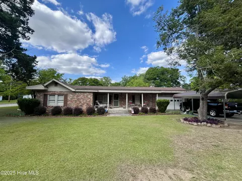702 E Covington St, Laurinburg, NC 28352