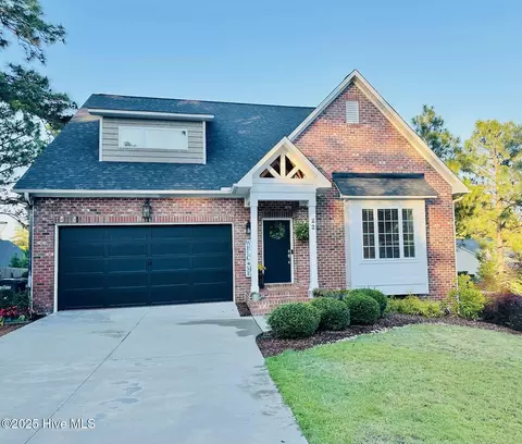 22 Calhoun Ln, Pinehurst, NC 28374