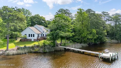 9 Creekside Woods Ct, Swansboro, NC 28584