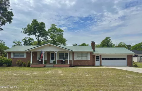 204 Dolphin St, Cape Carteret, NC 28584