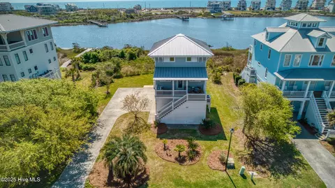22 Osprey Dr, North Topsail Beach, NC 28460