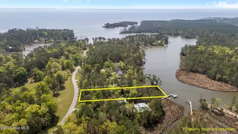 124 Peninsula Dr, Oriental, NC 28571