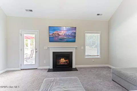 Living - 4130 Irwin Dr, Aberdeen, NC 28315 photo 1 of 1