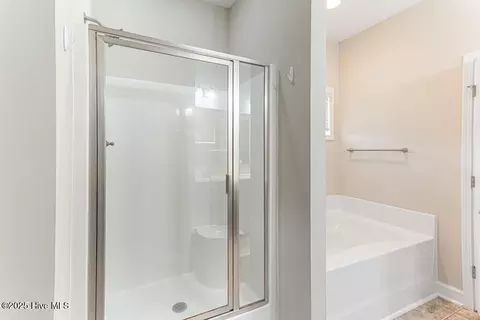 Bath - 4130 Irwin Dr, Aberdeen, NC 28315 photo 1 of 4