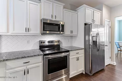 Kitchen - 4130 Irwin Dr, Aberdeen, NC 28315 photo 2 of 3