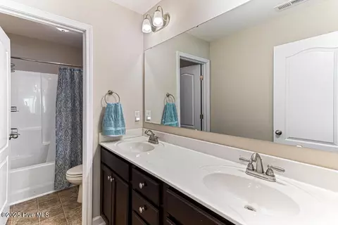 Bath - 4130 Irwin Dr, Aberdeen, NC 28315 photo 2 of 4