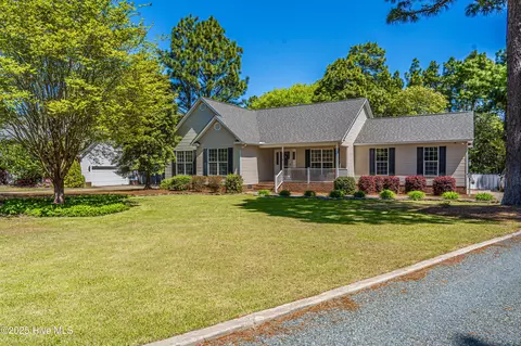 245 Sullivan Dr, Carthage, NC 28327
