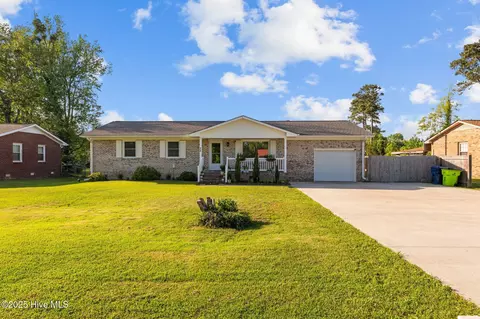 215 Forest Hill Dr, Havelock, NC 28532