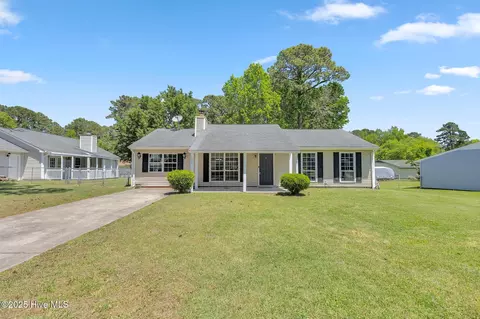 114 Wedgewood Dr, Jacksonville, NC 28546