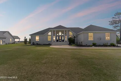 111 Waterway Ct, Aydlett, NC 27916