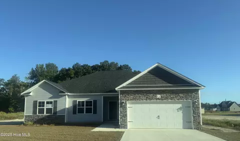 412 Windermere Rd, Hubert, NC 28539