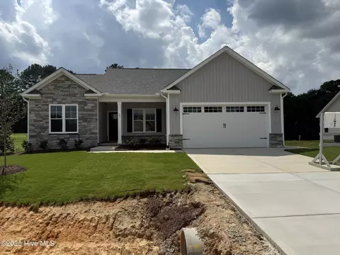 69 Tee Dr, Selma, NC 27576