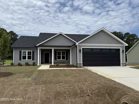 107 Tee Dr, Selma, NC 27576