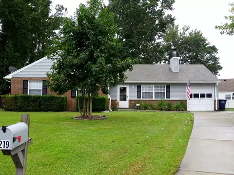 219 Spruce Ct, Jacksonville, NC 28546