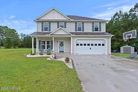 100 Sunny Point Dr, Richlands, NC 28574