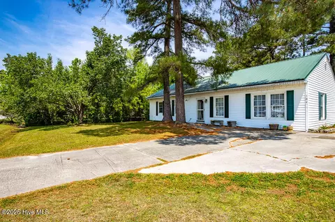 104 Haley Dr, Havelock, NC 28532