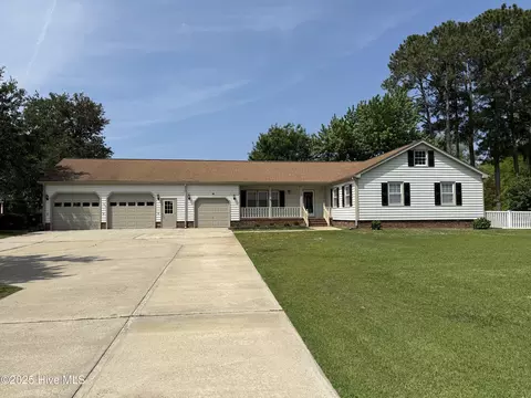 120 Ridgecrest Dr, Mount Olive, NC 28365
