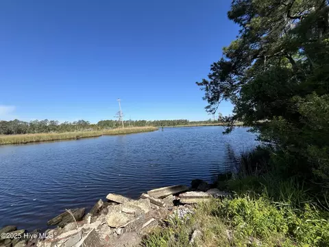 21 N Berne Landing Rd, New Bern, NC 28560