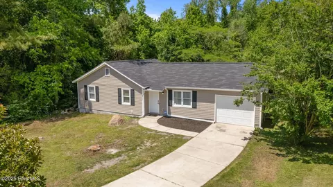 911 Laurel Ln, Jacksonville, NC 28546