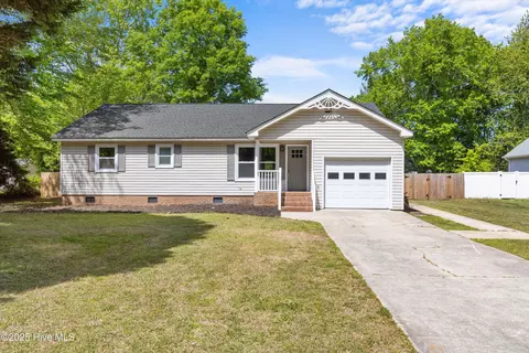 169 Launch Landing Rd, Moyock, NC 27958