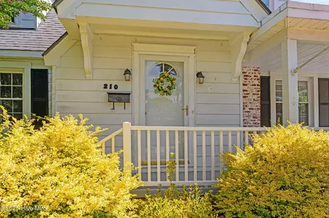 210 E 11th St, Washington, NC 27889 photo 4