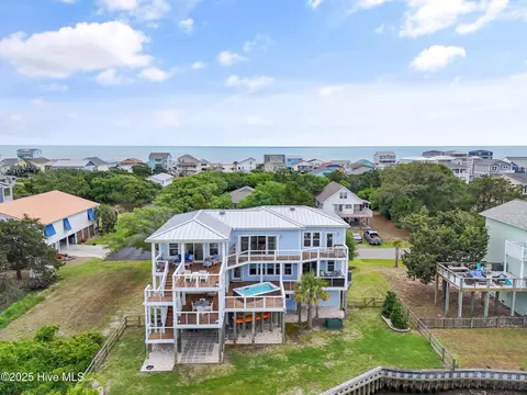 2922 E Pelican Dr, Oak Island, NC 28465