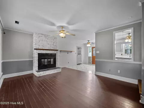 Living - 40 Eagle Rock Ln, Hubert, NC 28539 photo 1 of 6