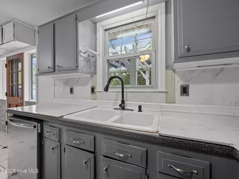 Kitchen - 40 Eagle Rock Ln, Hubert, NC 28539 photo 3 of 4