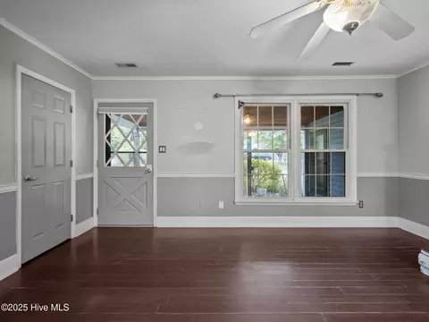 Living - 40 Eagle Rock Ln, Hubert, NC 28539 photo 2 of 6