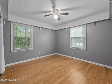 Bedroom - 40 Eagle Rock Ln, Hubert, NC 28539 photo 6 of 7