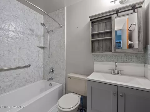 Bath - 40 Eagle Rock Ln, Hubert, NC 28539 photo 1 of 3