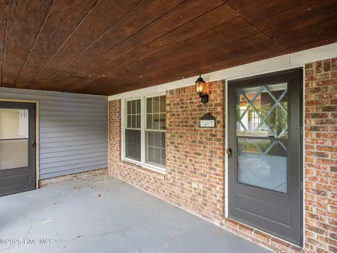 Exterior - 40 Eagle Rock Ln, Hubert, NC 28539 photo 2 of 11