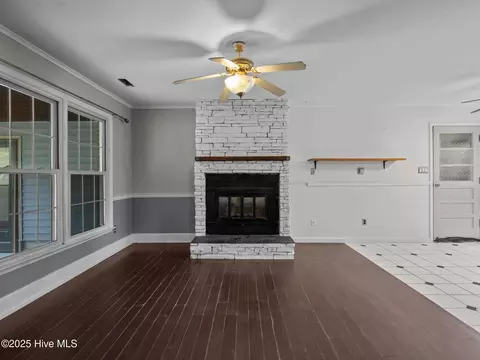 Living - 40 Eagle Rock Ln, Hubert, NC 28539 photo 6 of 6
