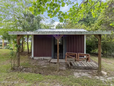 Exterior - 40 Eagle Rock Ln, Hubert, NC 28539 photo 9 of 11