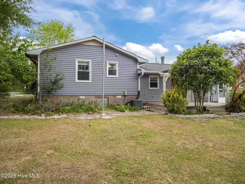 Exterior - 40 Eagle Rock Ln, Hubert, NC 28539 photo 7 of 11