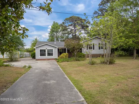 40 Eagle Rock Ln, Hubert, NC 28539