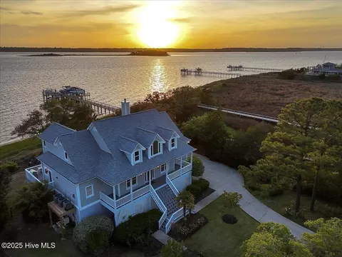 8824 Shipwatch Dr, Wilmington, NC 28412