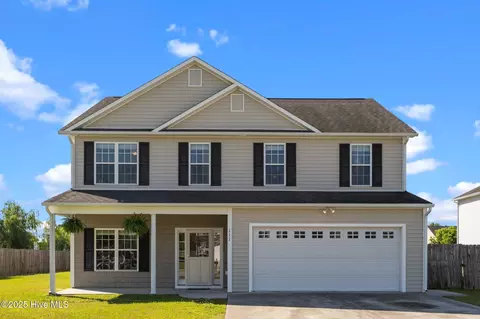 111 Woods Run Cir, Richlands, NC 28574