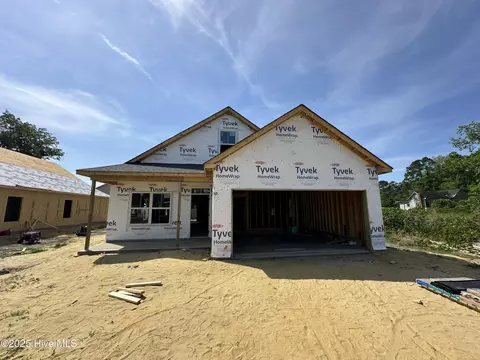305 W Satchwell St, Burgaw, NC 28425