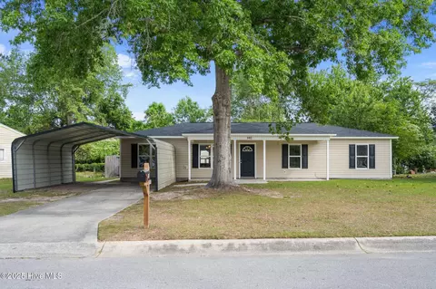 302 Myna Dr, Jacksonville, NC 28540